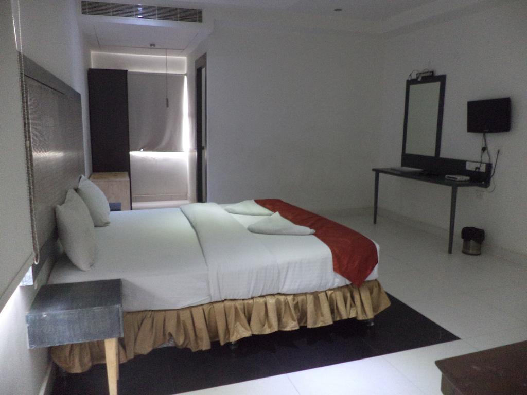 Hotel O Palak Residency Near Erragadda Metro Station Hyderabad Room photo
