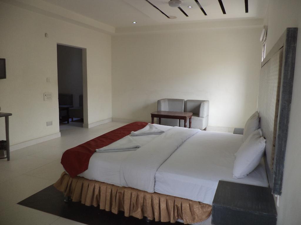 Hotel O Palak Residency Near Erragadda Metro Station Hyderabad Room photo