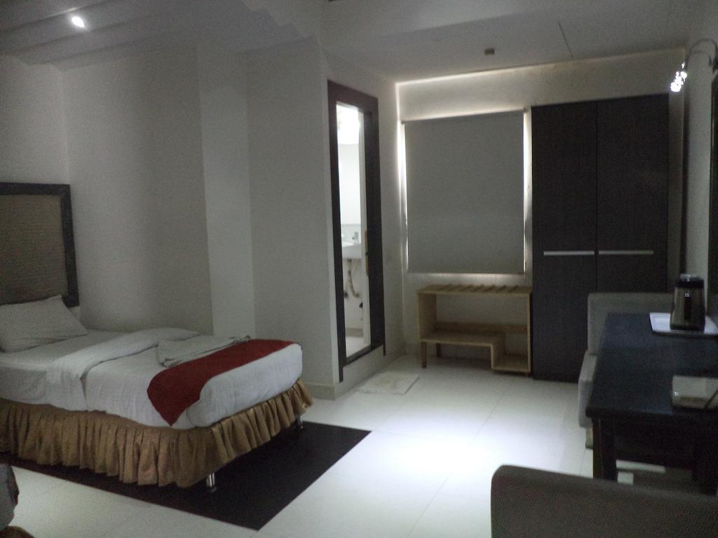 Hotel O Palak Residency Near Erragadda Metro Station Hyderabad Exterior photo